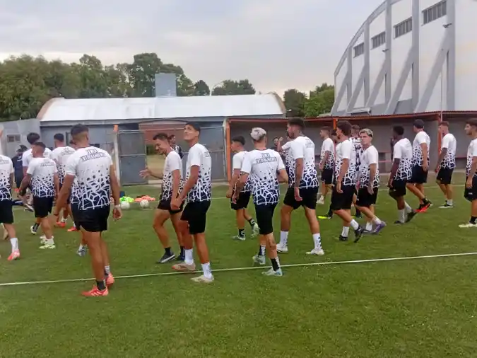 Fénix se prepara para jugar contra Del Valle por la Copa Ecos Diarios