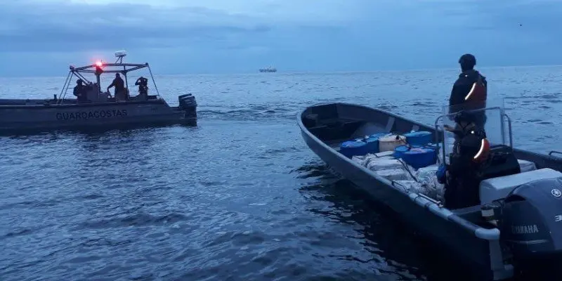 Costa Rica DECOMISA 2,5 toneladas de cocaína en lancha en Caribe