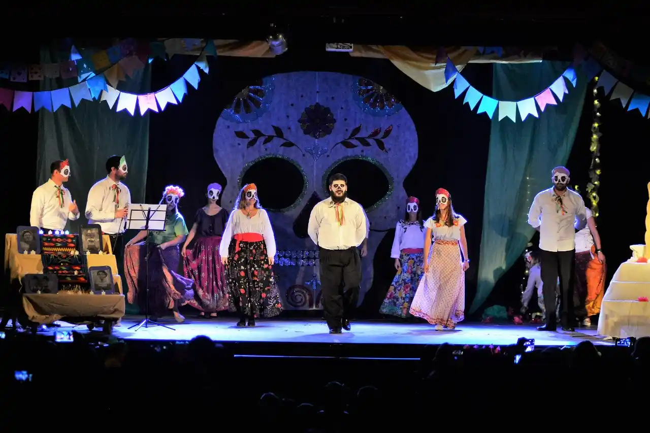 El colegio Santo Domingo en la Sierra realizó la primera función "distendida" de teatro en Tandil