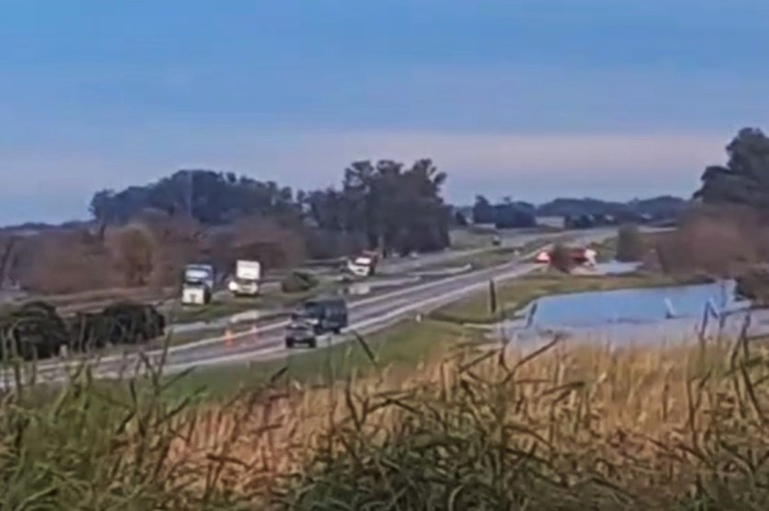 Tras el temporal, sigue cortada la ruta 9 entre las zonas de Alsina y Zárate