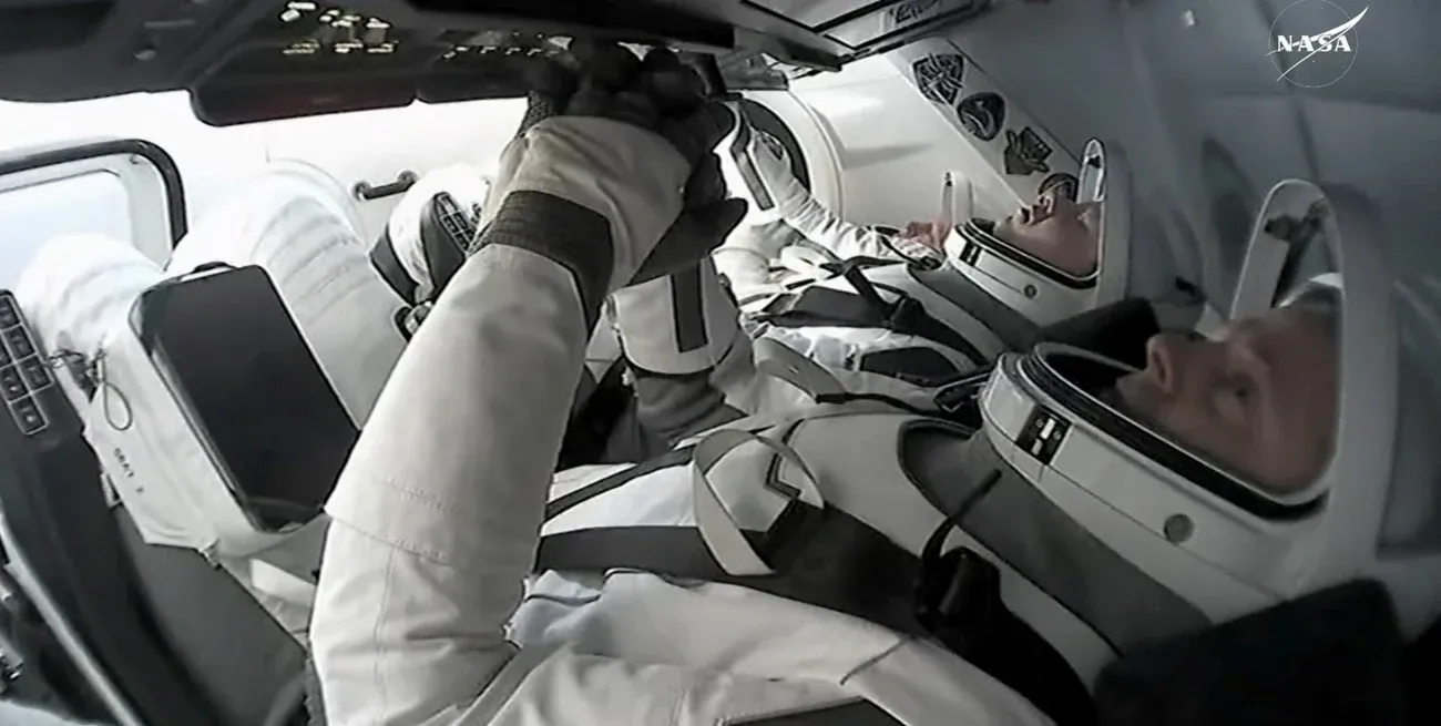 Regresan en la cápsula Crew Dragon y caerán sobre la costa de Florida. Foto: NASA.