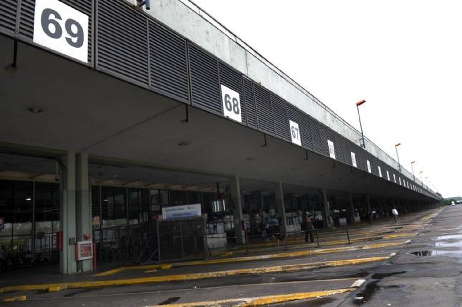 Un freno a los viajes: se corta el servicio de micros, trenes y aviones de cabotaje