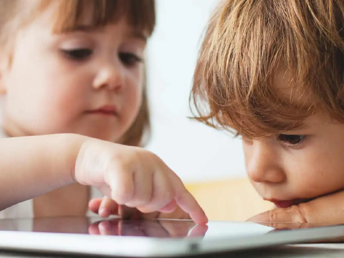 Niños sedentarios y pantallas