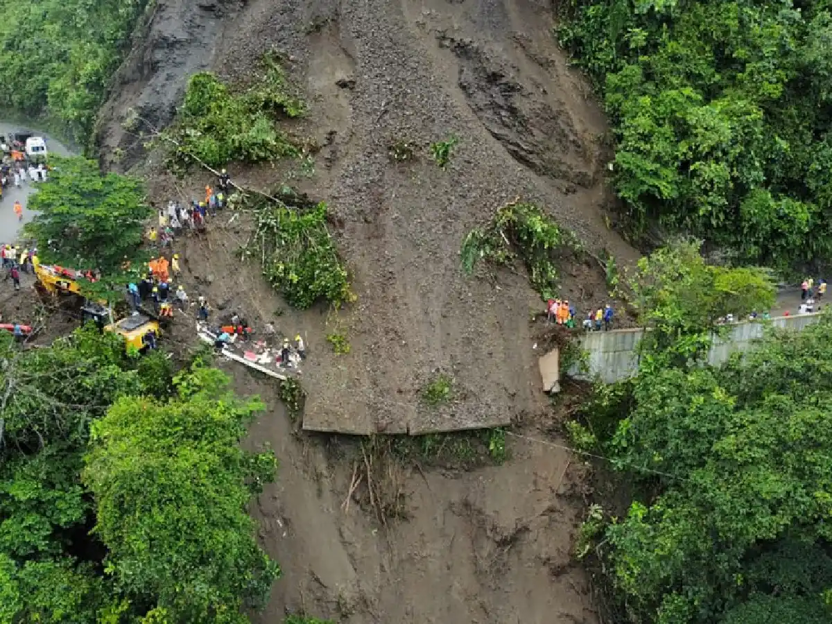Colombia: al menos 33 muertos en autobús sepultado por alud