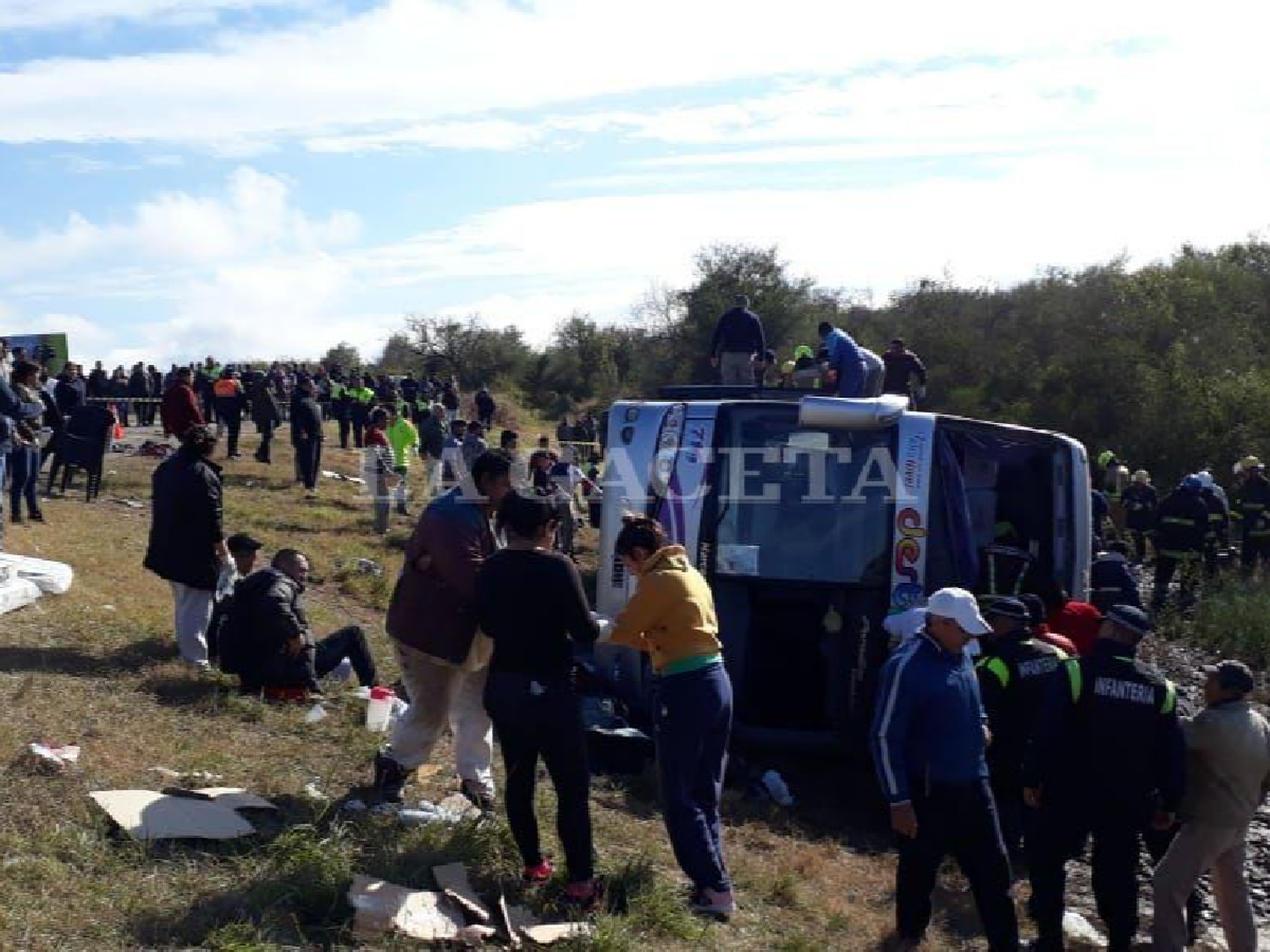 Vuelco fatal en Tucumán: hay al menos 13 muertos y 20 heridos