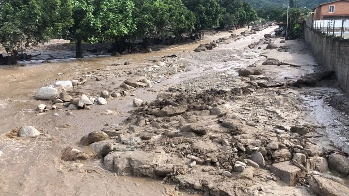¡LLAMADO A LA CALMA EN MARACAY! Destape de tapón en El Castaño causa pánico este #18Oct
