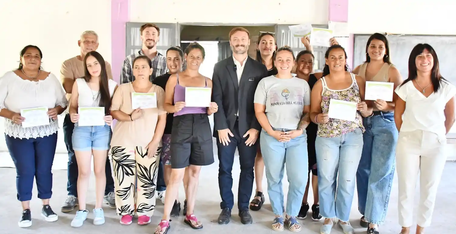 Se realizó la entrega de certificados del curso “Manos a la Obra, Mujeres”