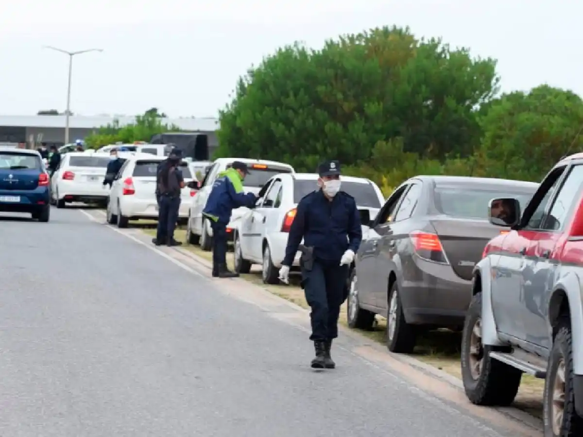 Pinamar y Villa Gesell: cientos de autos pese a coronavirus