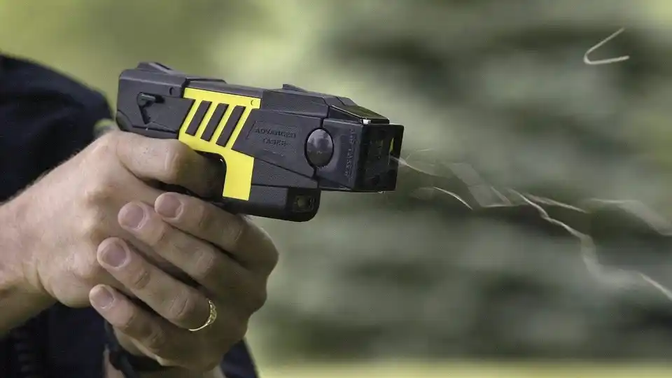 Vuelve el debate por el uso de las pistolas taser para la Policía de la provincia de Buenos Aires