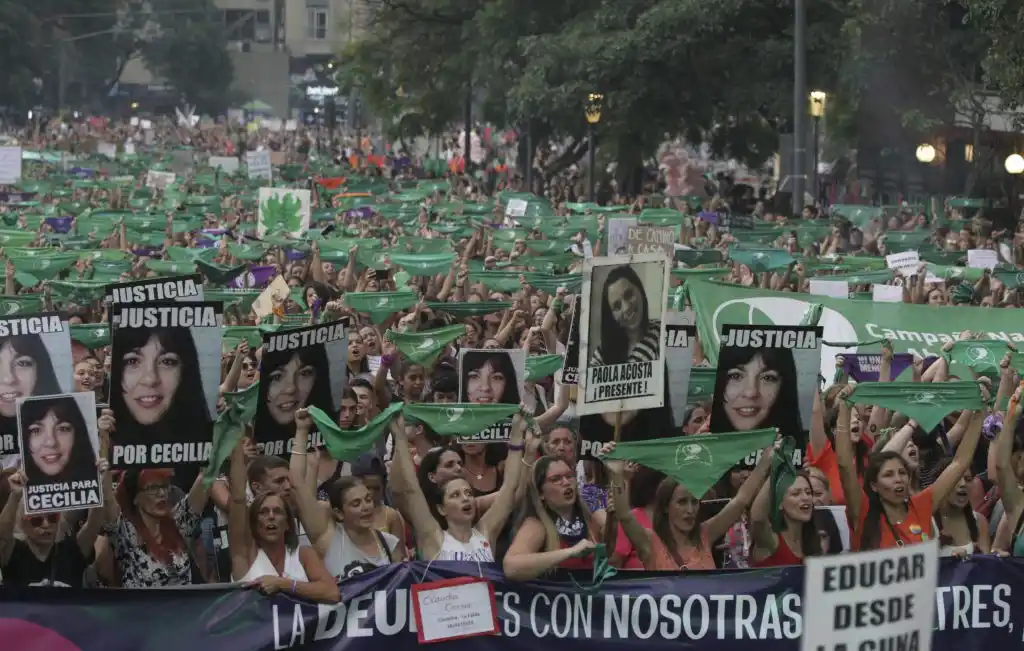 Violencia, aborto y feminización de la pobreza, las "deudas" reclamadas en el 8M