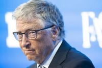 “Los humanos también cometemos errores”, dijo Bill Gates sobre la inteligencia artificial