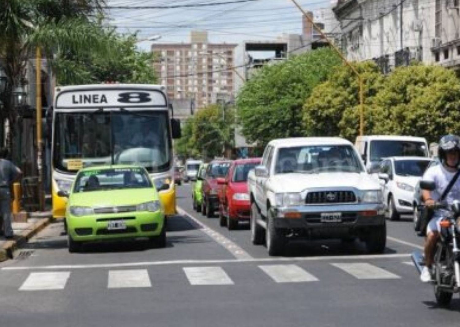 Solicitan siete horas menos de uso del carril exclusivo de calle Rivadavia