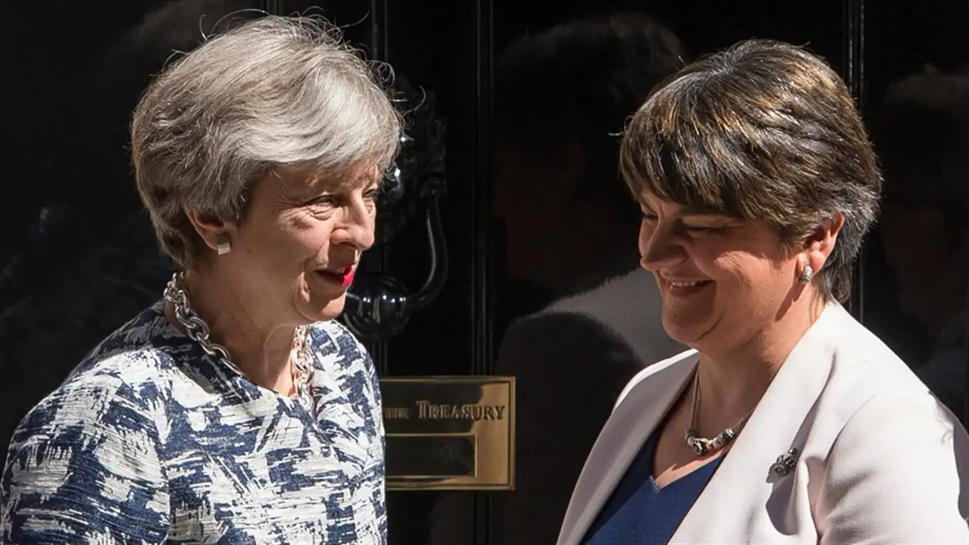 May consigue la mayoría para formar gobierno