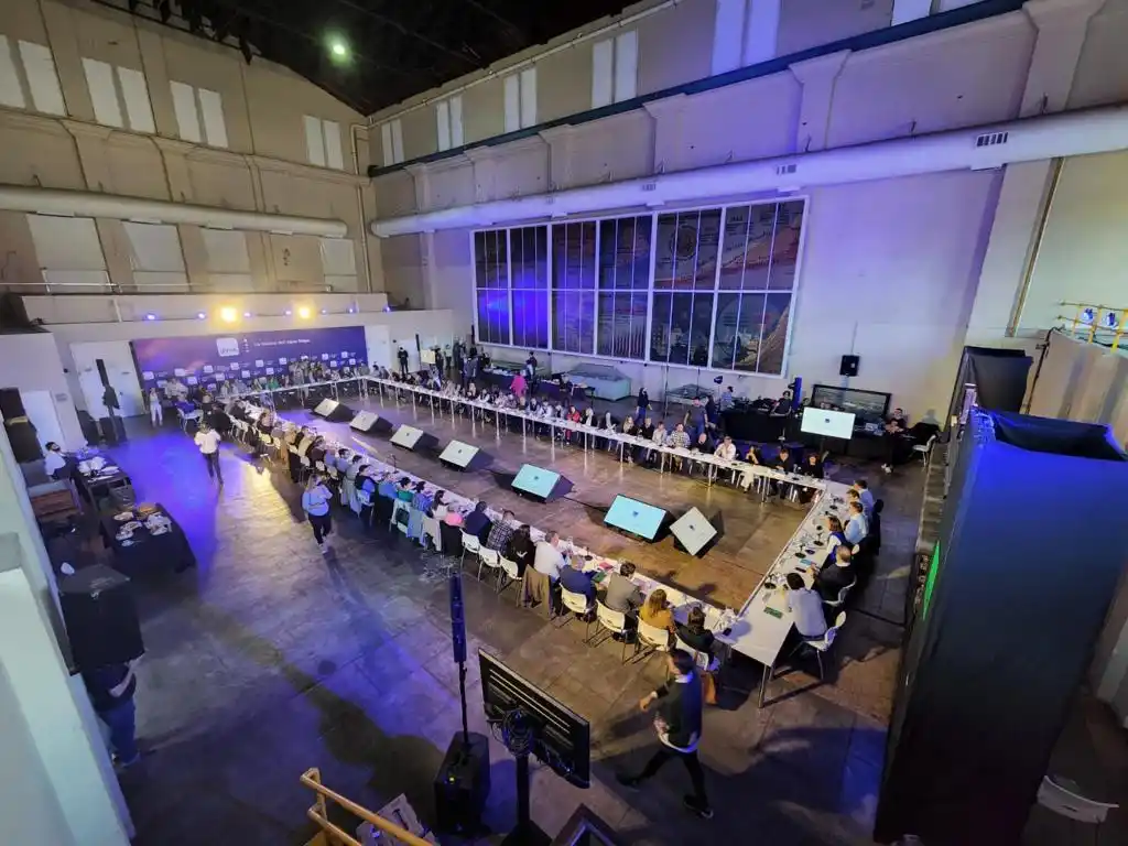 Galmarini se reunió con legisladores nacionales y provinciales para mostrar los avances de las obras de AySA