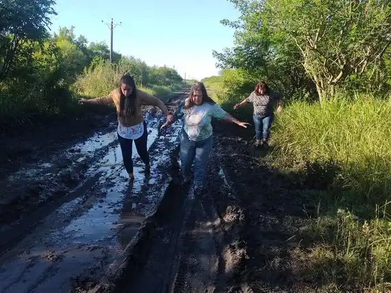 Docentes rurales: entre el barro y la vocación, un camino hacia el futuro