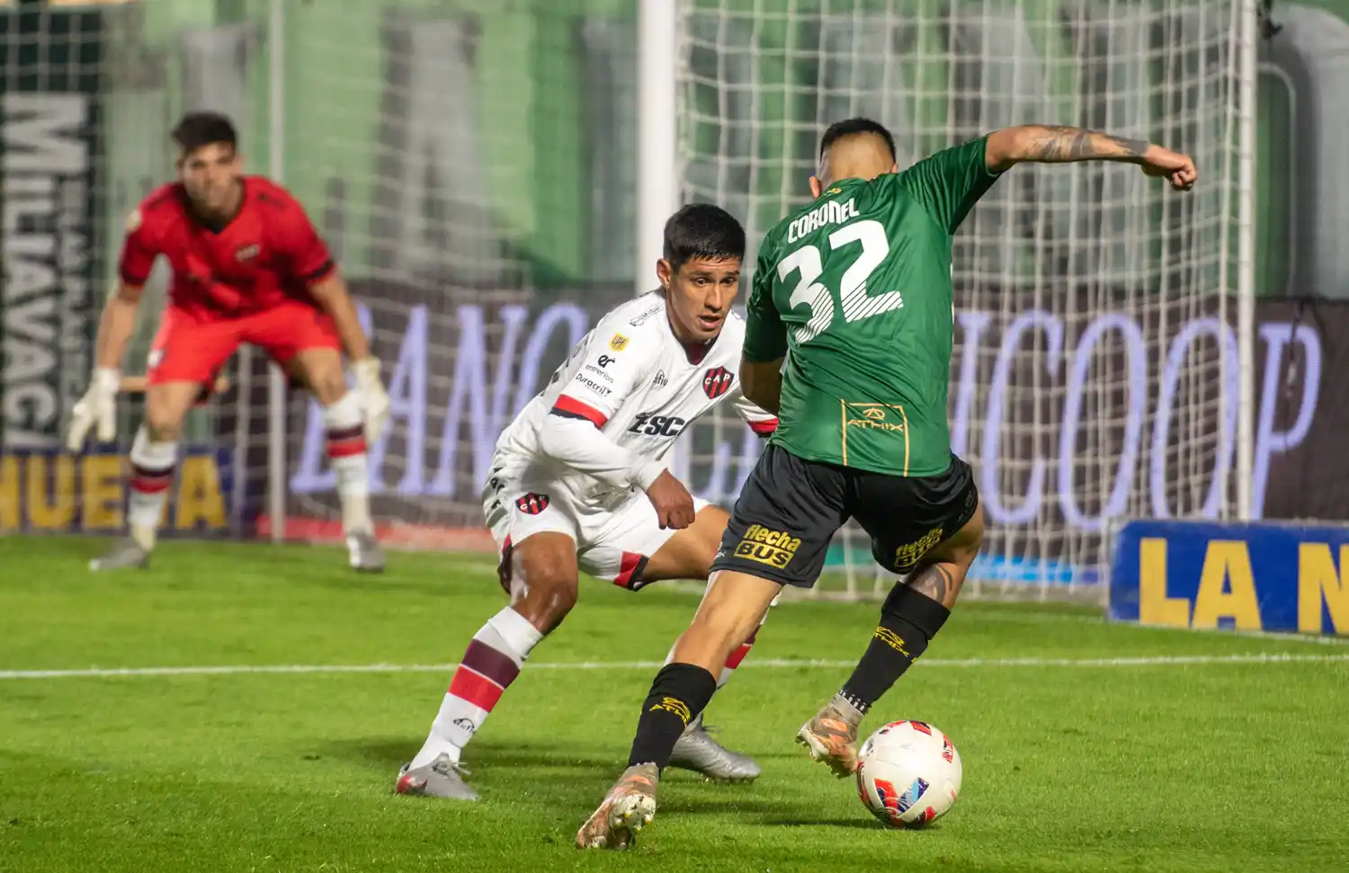 Coronel intenta pisar el área de Patronato.