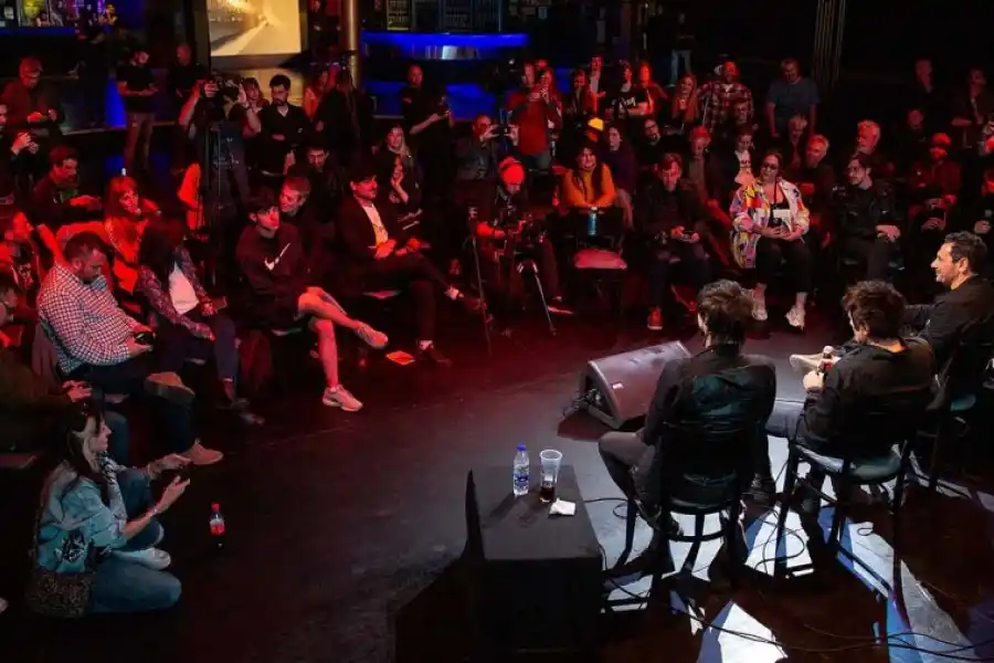 El anuncio fue realizado por la propia banda en una extensa conferencia de prensa ofrecida este martes en el Teatro de Flores.