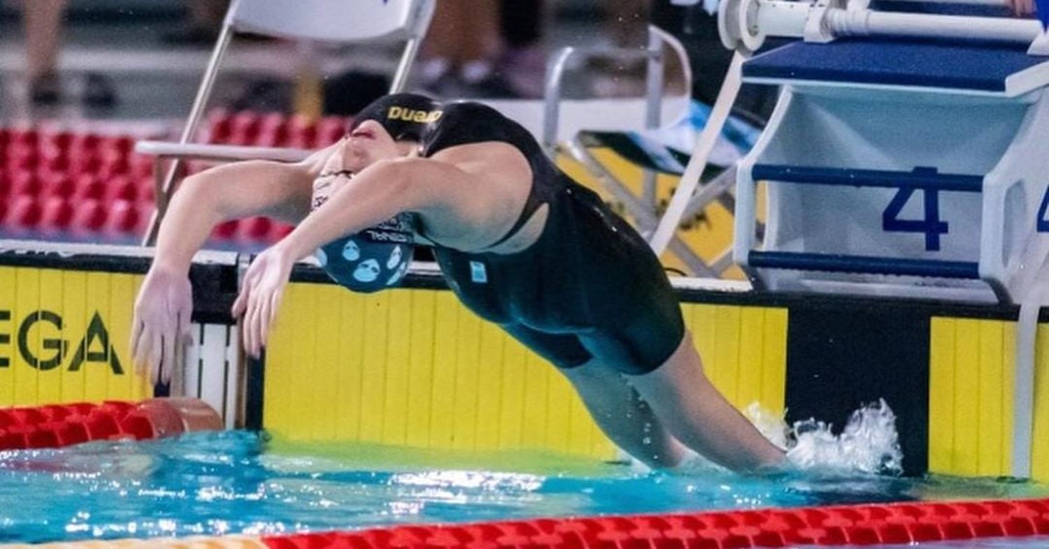 Santillán acumula dos medallas de oro en el Campeonato Argentino de Natación.