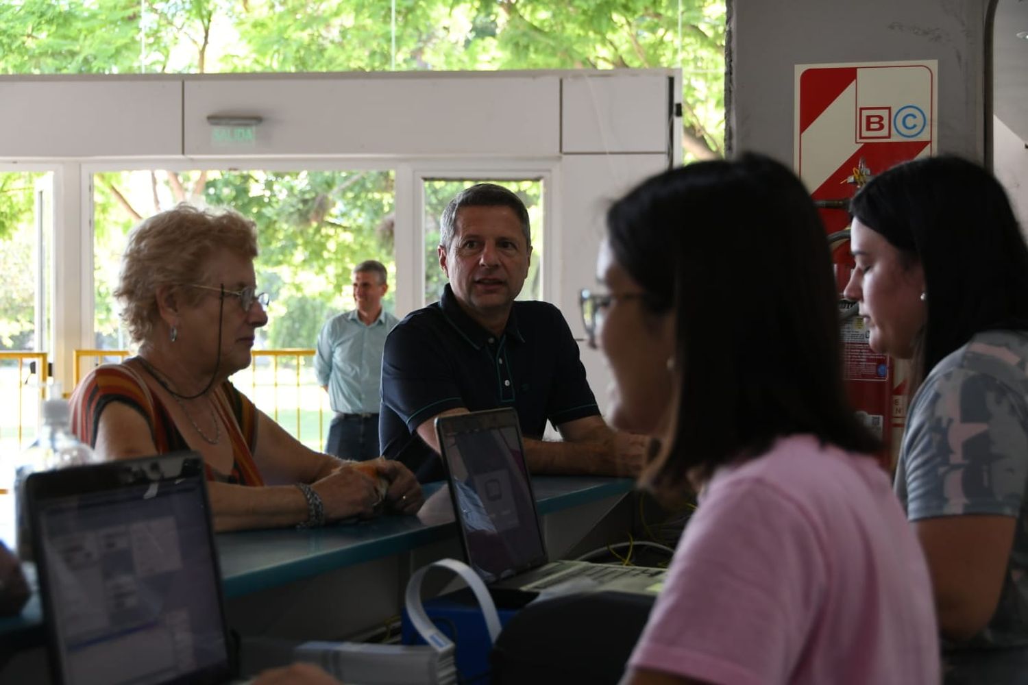 El intendente Damián Bernarte siguió de cerca la venta de entradas.