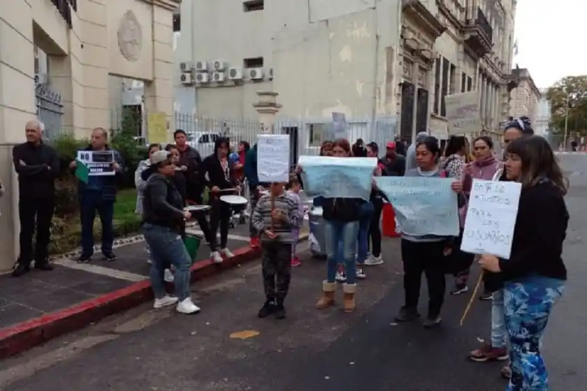 Expresaron su rechazo al aumento del precio del boleto de colectivos en Paraná