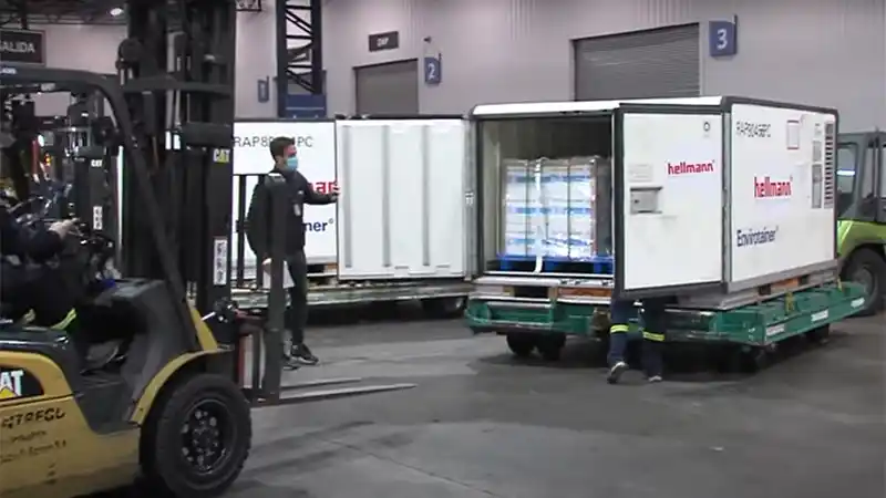 Llegó al país una nueva partida de 570.000 dosis de la vacuna Sinopharm