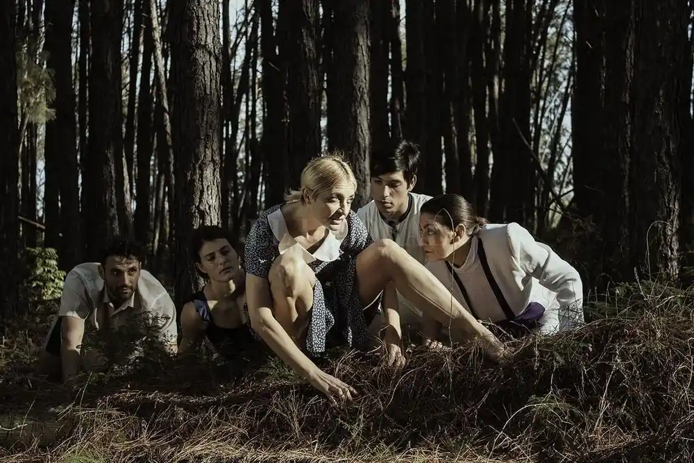 Estreno de Rojo Cardumen: “Hechos a medida”