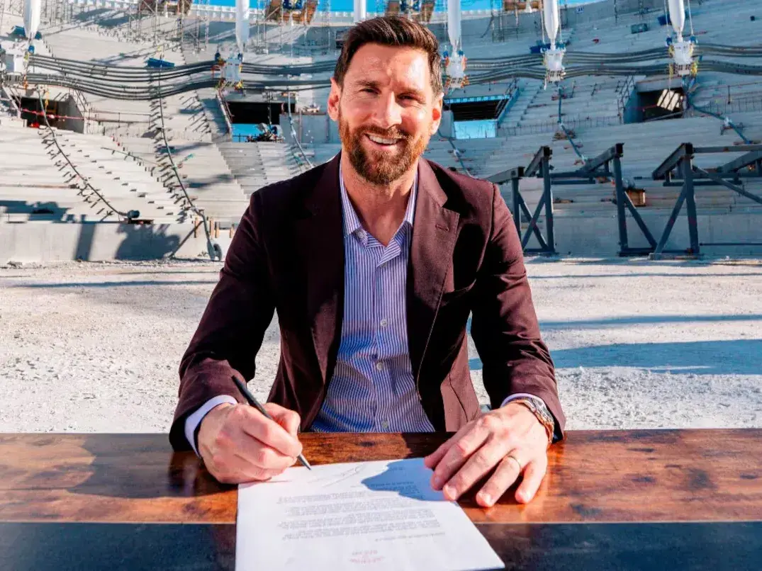 Lionel Messi comenzó a construir un imperio empresarial y podría adquirir el CD Eldense de la segunda división de España. Foto: EFE).
