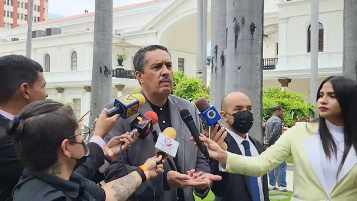 A REGAÑADIENTES diputados de Maduro admiten intervención cambiaria para bajar precio del dólar