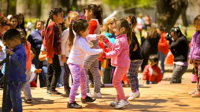 Comienzan las fiestas de fin de año en jardines municipales de la ciudad