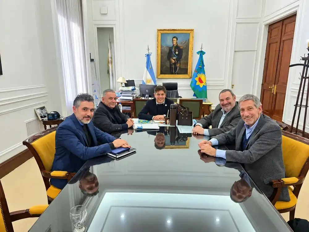 Axel Kicillof junto a representantes del Colegio de Martilleros.