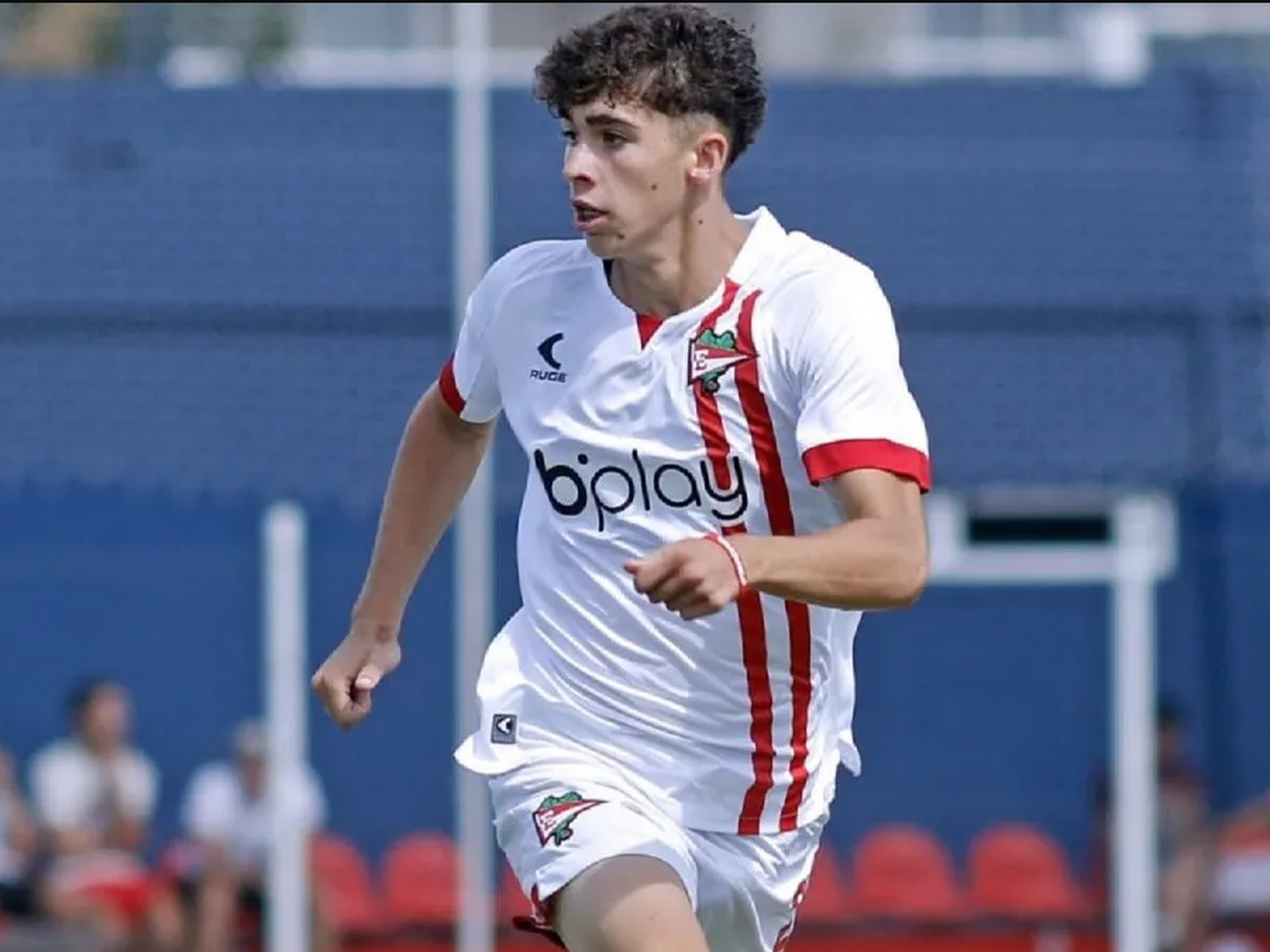 Axel Atum durante un partido de Reserva con la camiseta de Estudiantes.