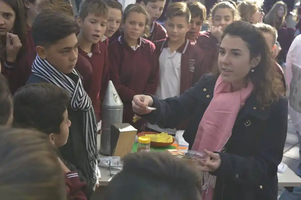 Promocionan los beneficios del consumo de miel entrerriana