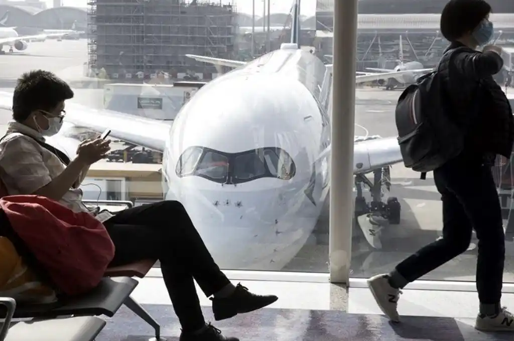 Las autoridades sanitarias y migratorias definirán sobre el aislamiento