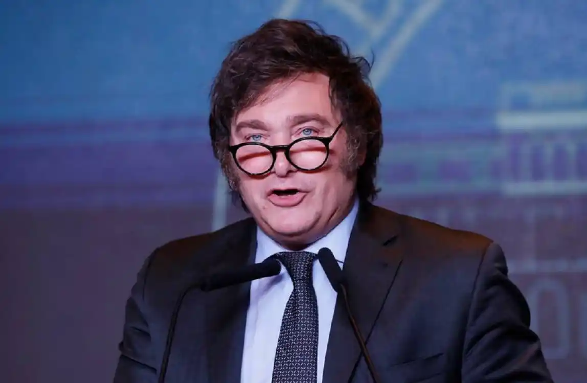 Javier Milei confirmó quiénes se harán cargo de YPF y de Anses