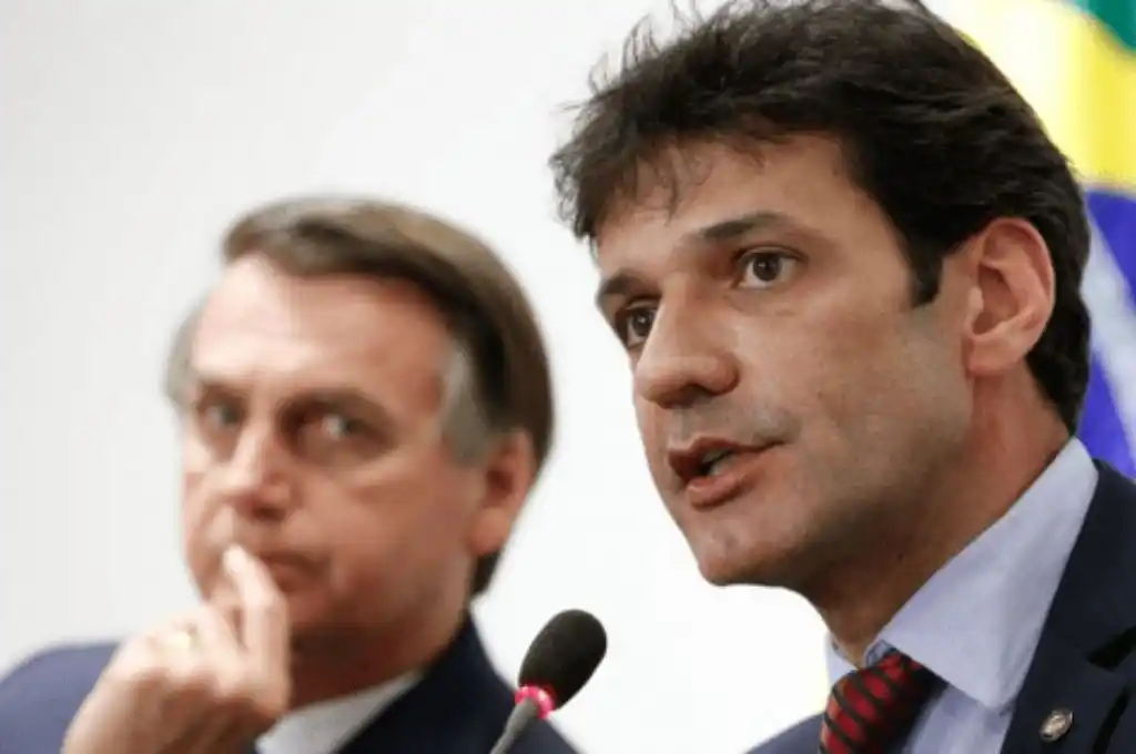 Bolsonaro destituyó a su Ministro de Turismo