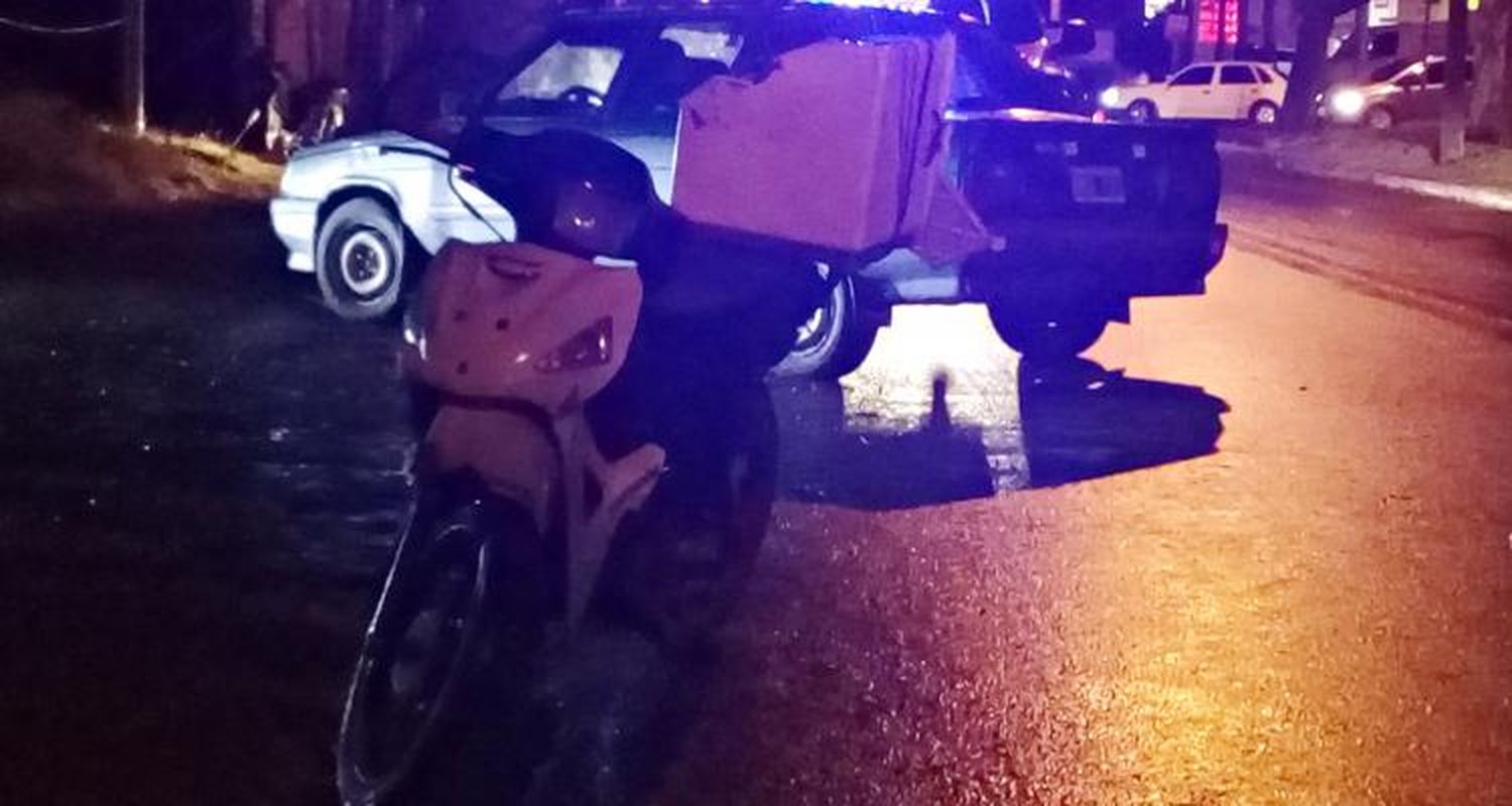 Motociclista lesionado al caer sobre el asfalto