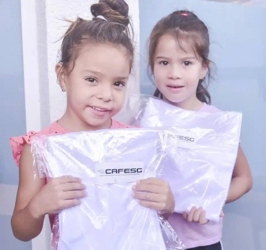 CAFESG distribuyó 200 guardapolvos para el inicio de clases 2023, en Federación