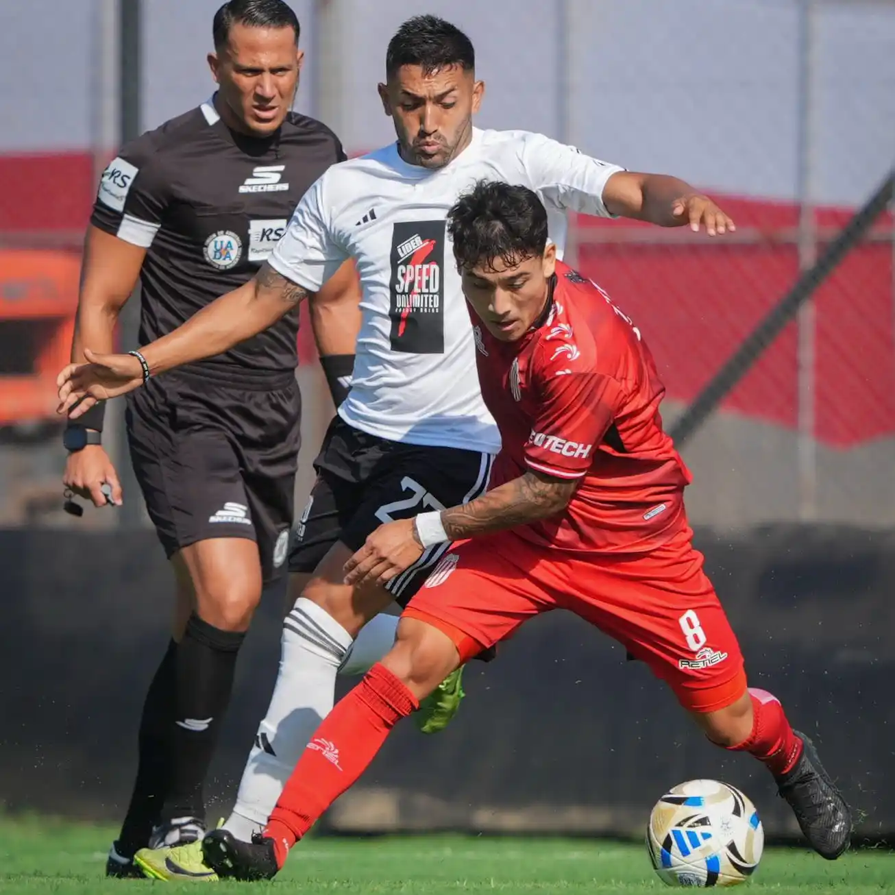 Con polémica, Barracas consiguió el empate