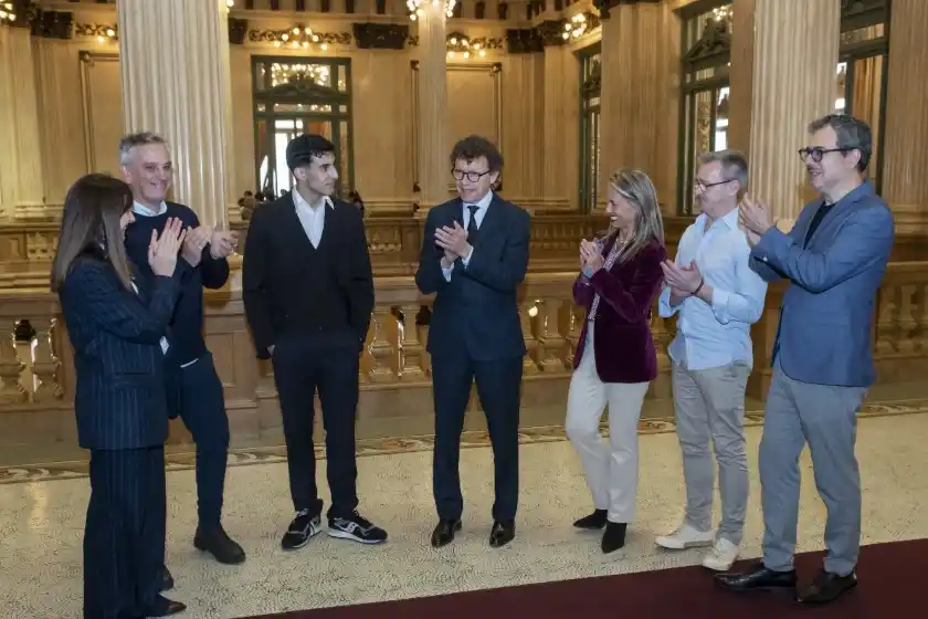 El bailarín Pau Miguez tuvo su despedida en el Teatro Colón antes de viajar a Suiza por su beca