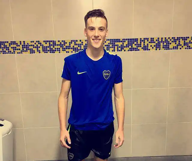 Persigue su sueño de ser futbolista profesional