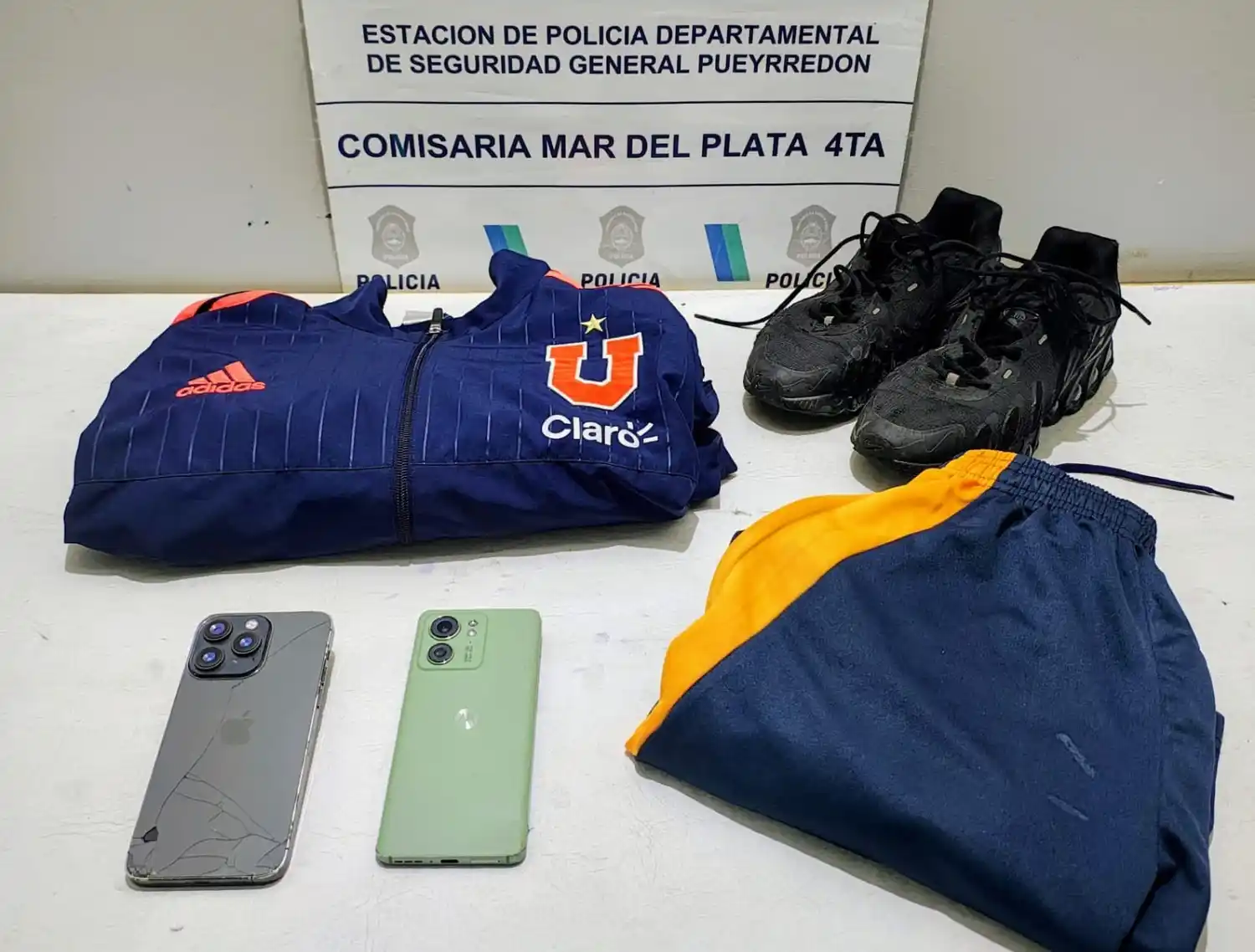 Durante los allanamientos se logró el secuestro de prendas y elementos clave.