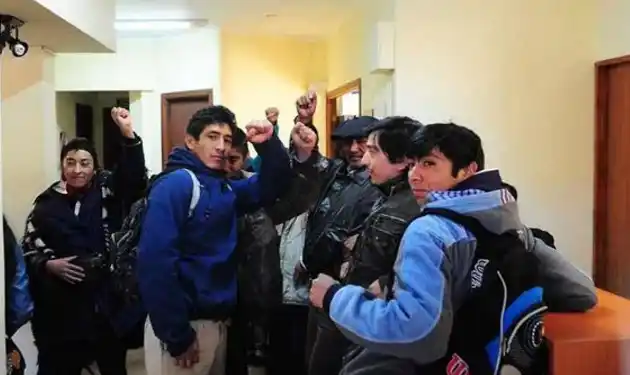 Los mapuches tomaron el tribunal de Esquel: repudio de los jueces federales 