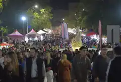 Miles de personas disfrutaron el Viernes Santo recorriendo la Feria Artesanal en la diagonal Illia