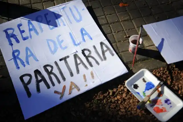 Los docentes votan para ponerle fecha al paro a nivel provincial y nacional