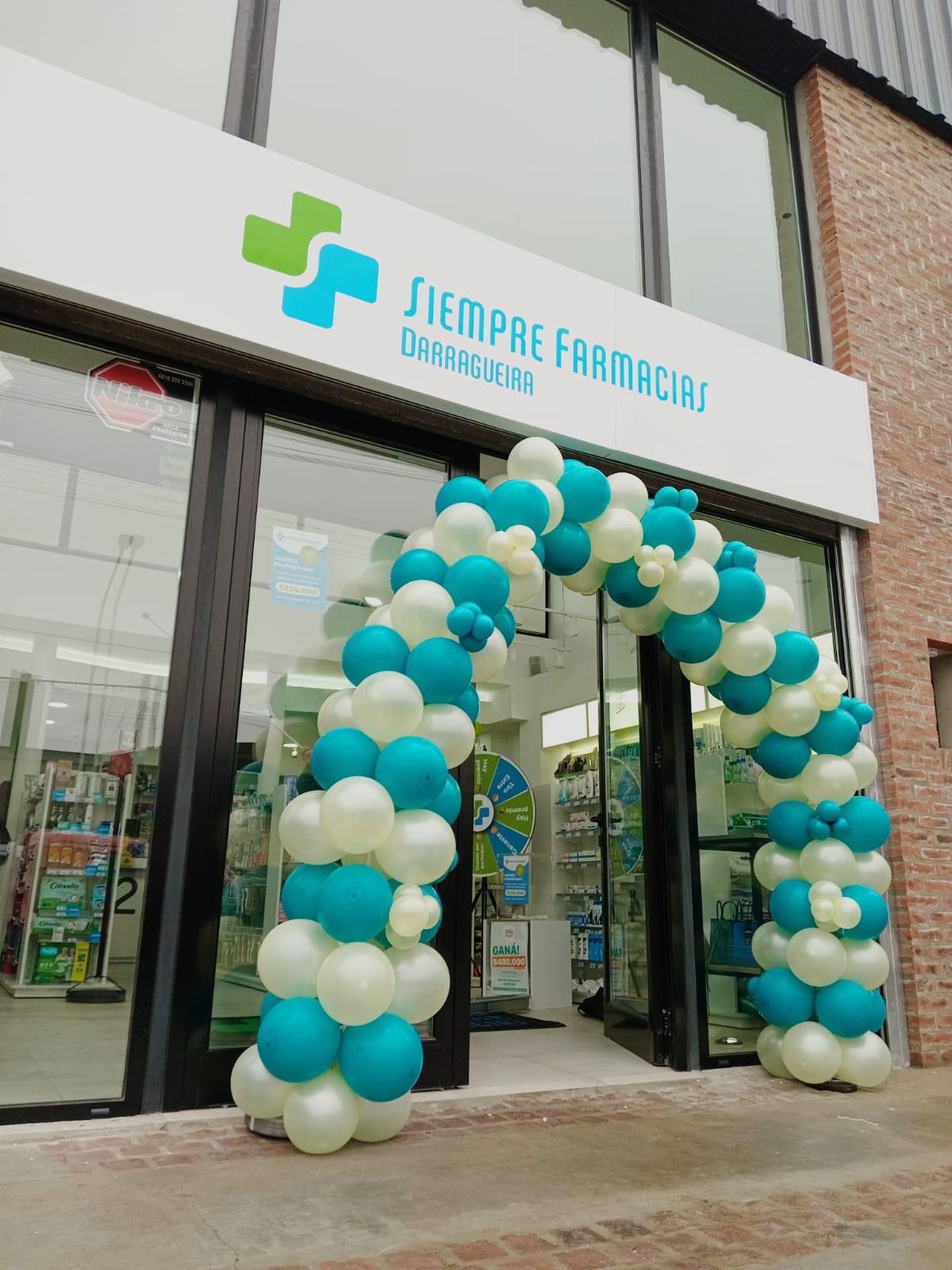 Llevás dos, pagás uno: la farmacia que causa furor por sus megaofertas