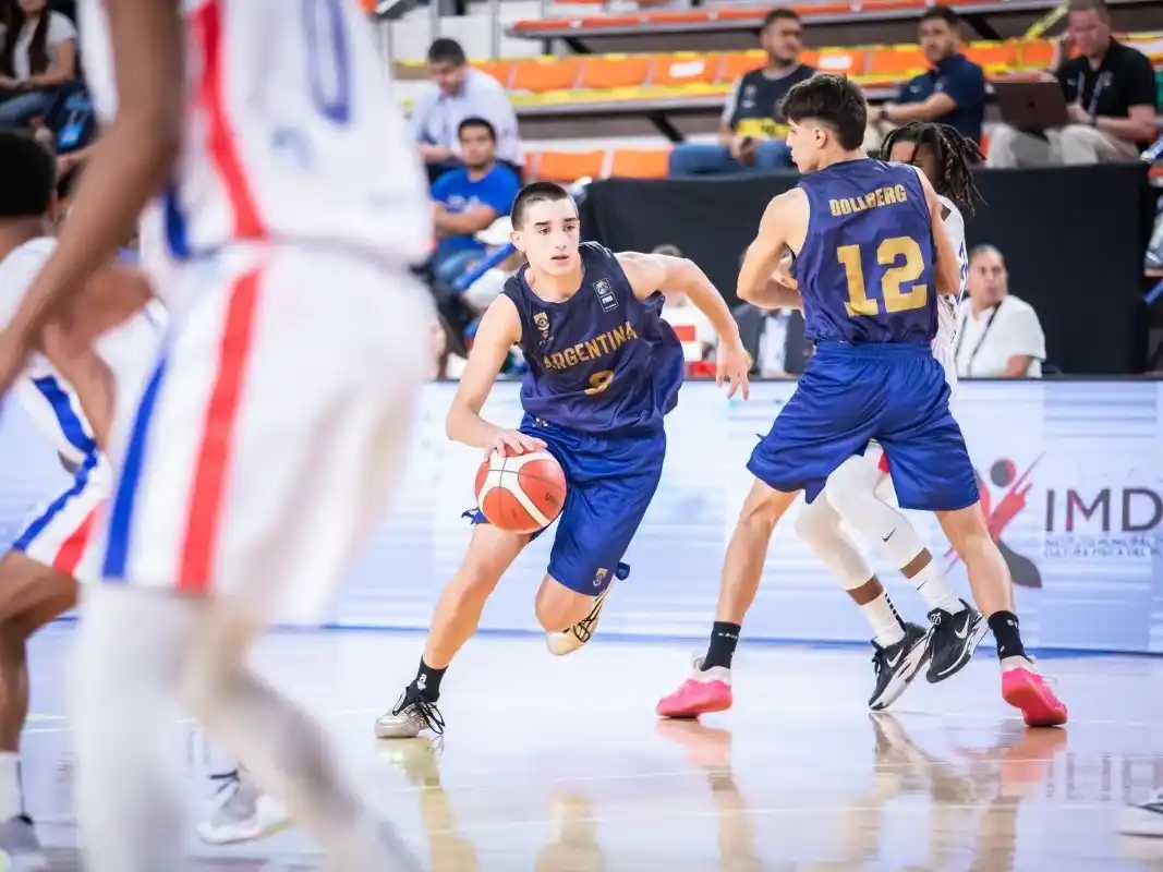 Caída argentina ante Domicana en el inicio de la Americup.Foto:CAB