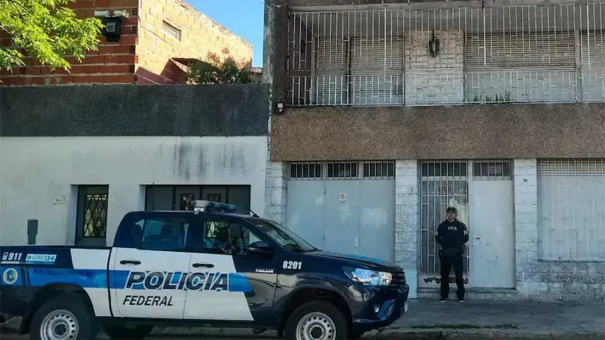 Una mujer fue rescatada de una vivienda, donde habría sido sometida a condiciones de servidumbre durante más de 20 años bajo falsas promesas y control permanente.
