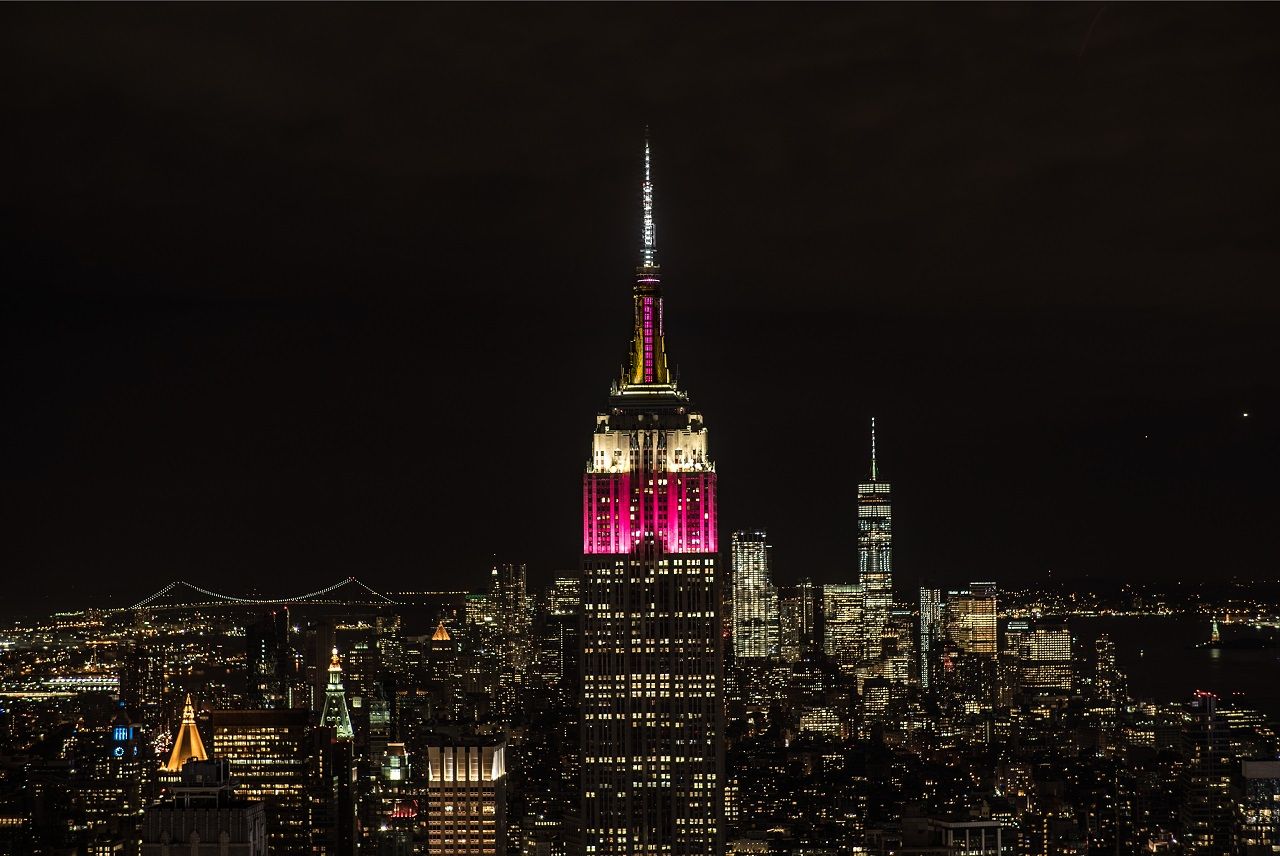 El Empire State se iluminó con los colores de Qatar Airways