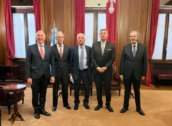 DNU de Milei: la Justicia concede apelación del Gobierno a la Corte y la reforma laboral sigue suspendida