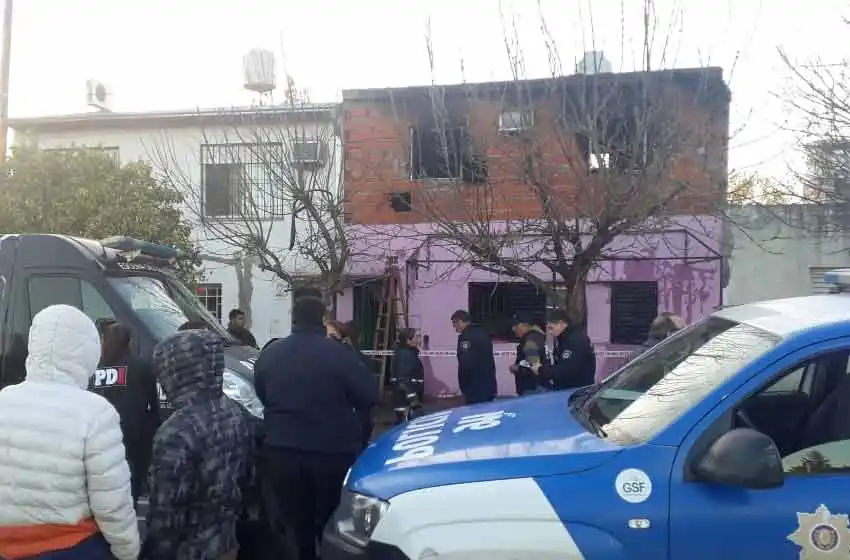Una embarazada, un adolescente y dos nenas murieron en incendio en zona sudoeste